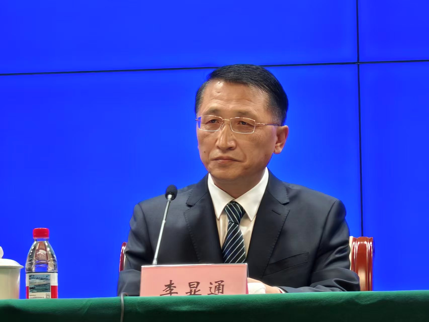 微信图片_20251022094945_400 微信图片_20251022094945_400