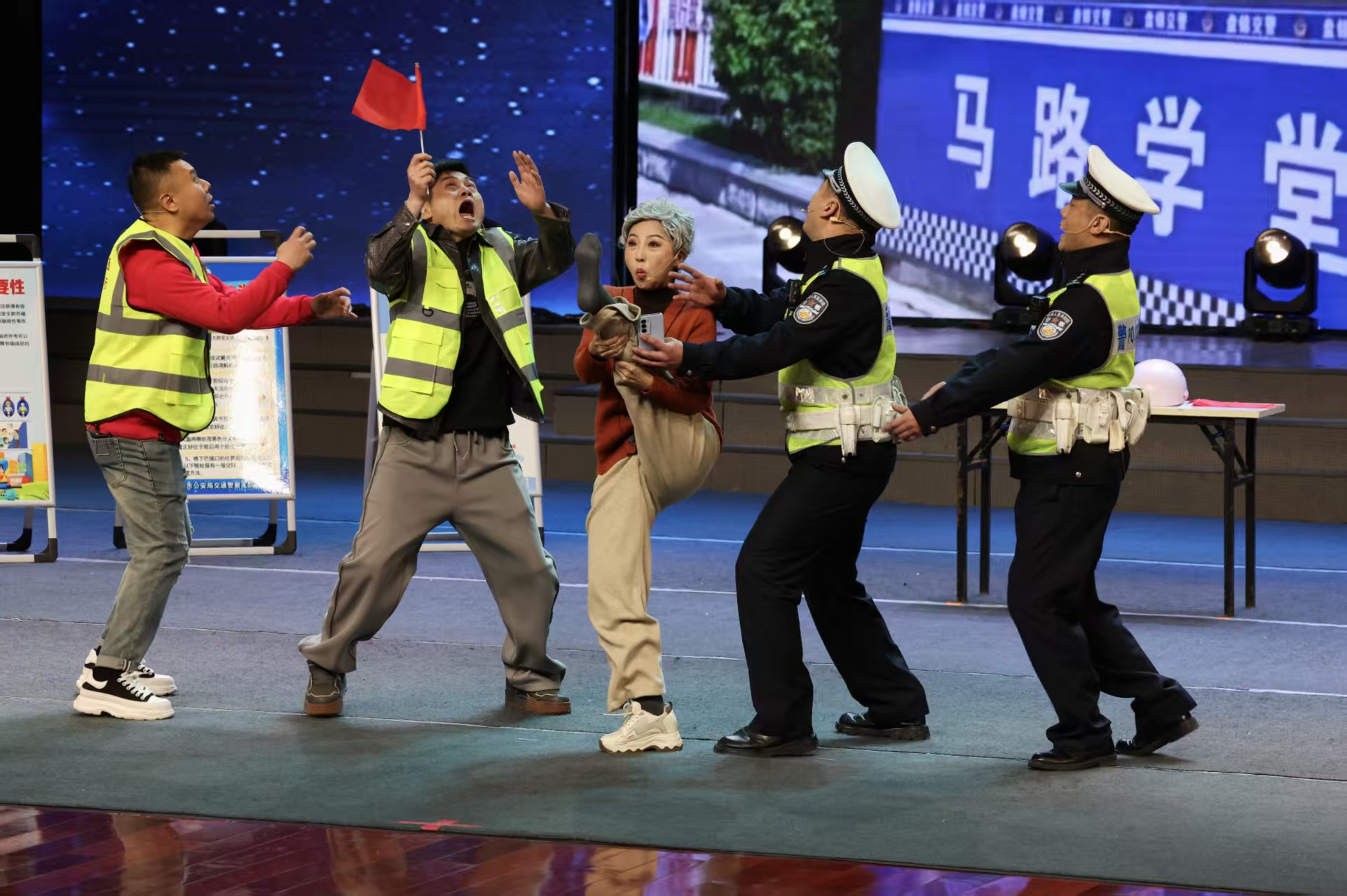 微信图片_20251203141748_108_268 微信图片_20251203141748_108_268